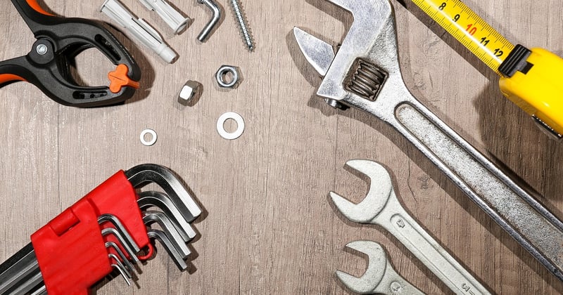 Dévisser sens : tout comprendre sur cette expression et son origine